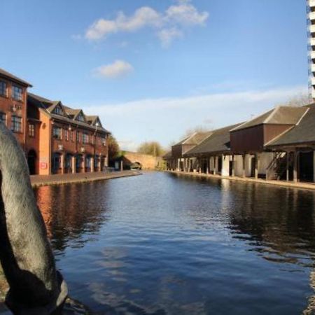Ecohome On The Canal In A Historic Site Near City 코번트리 외부 사진