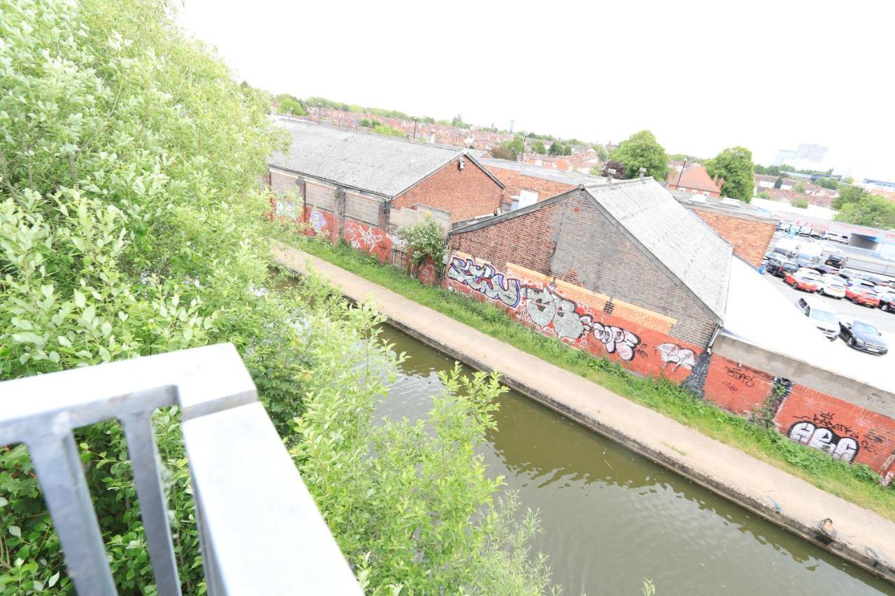 Ecohome On The Canal In A Historic Site Near City 코번트리 외부 사진