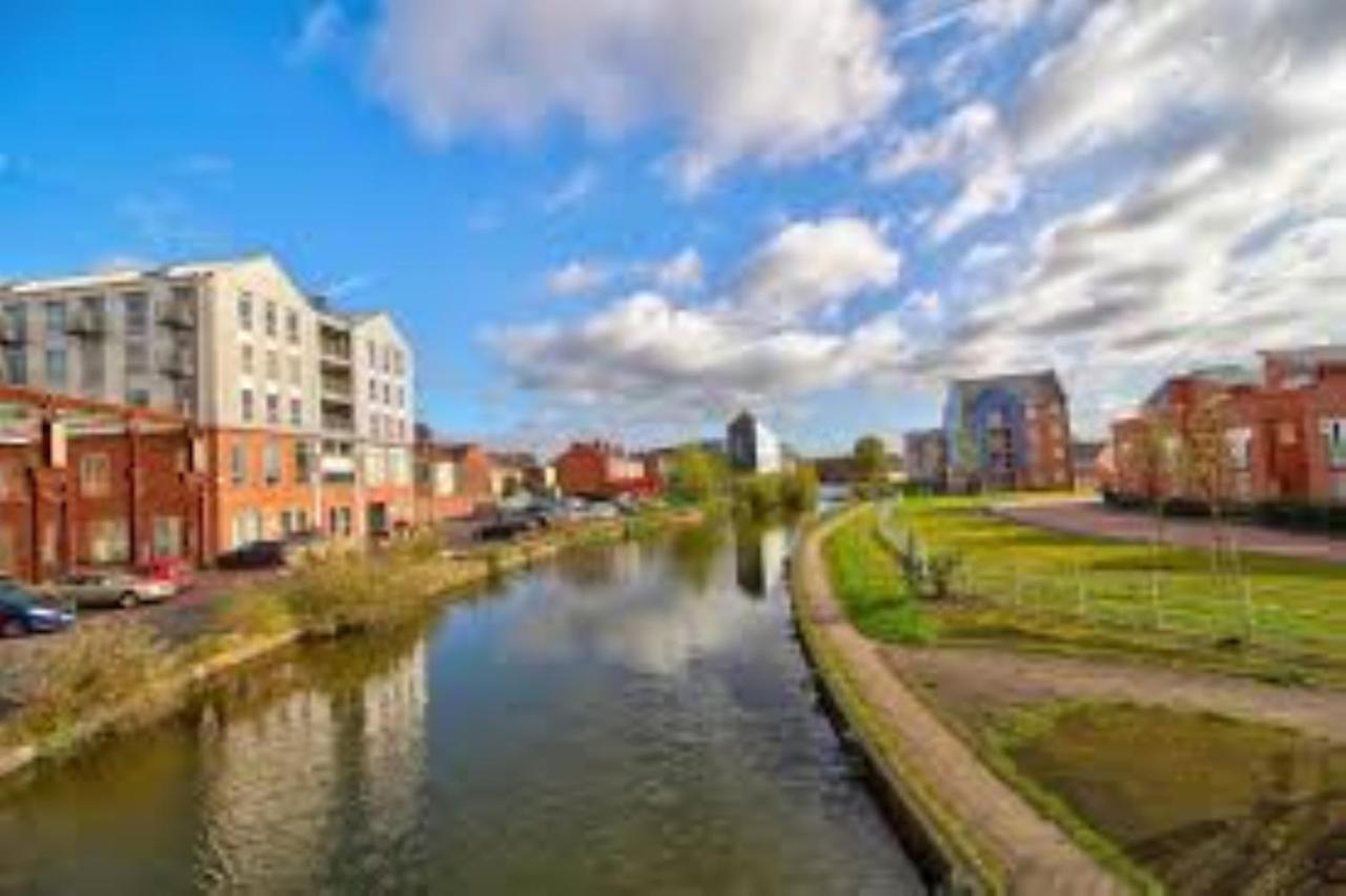 Ecohome On The Canal In A Historic Site Near City 코번트리 외부 사진