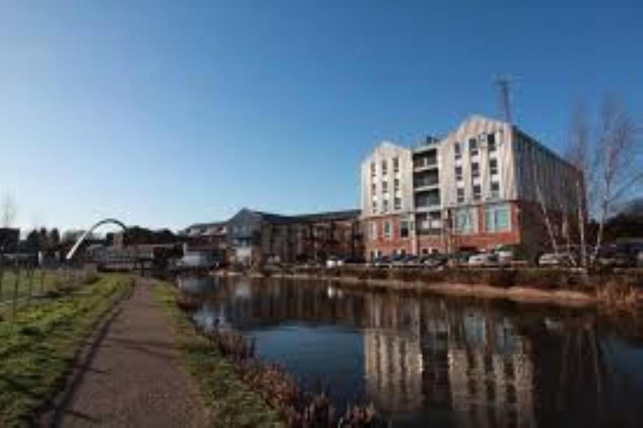 Ecohome On The Canal In A Historic Site Near City 코번트리 외부 사진
