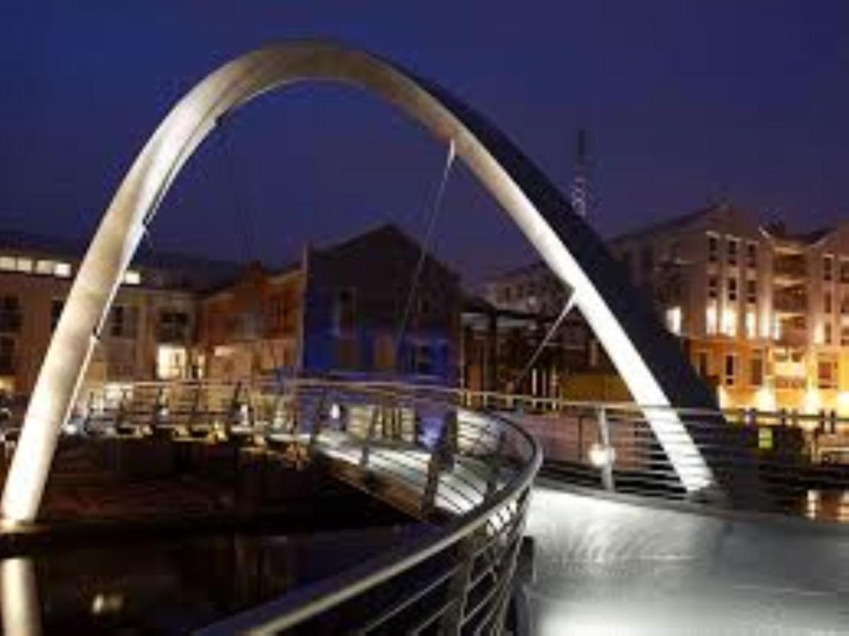 Ecohome On The Canal In A Historic Site Near City 코번트리 외부 사진