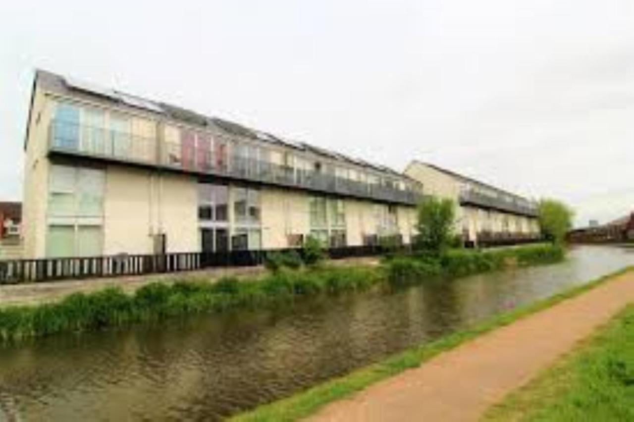 Ecohome On The Canal In A Historic Site Near City 코번트리 외부 사진