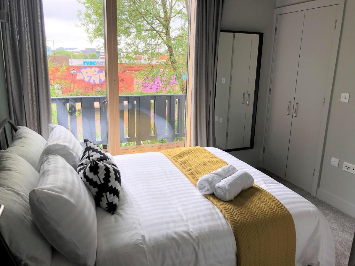 Ecohome On The Canal In A Historic Site Near City 코번트리 외부 사진